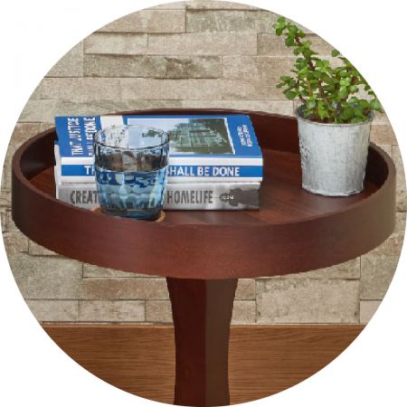 Okraj stolu je navržen tak, aby zabránil pádu předmětů.